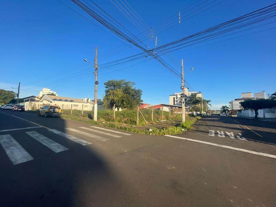 TERRENO URBANO DE ESQUINA- SÃO CRISTÓVÃO 